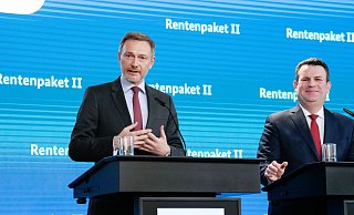 Christian Lindner und Hubertus Heil bei der Vorstellung des Rentenkonzepts der Bundesregierung Rentenpaket II im Bundesministerium für Arbeit und Soziales. - picture alliance / Geisler-Fotopress Christian Lindner und Hubertus Heil bei der Vorstellung des Rentenkonzepts der Bundesregierung Rentenpaket II im Bundesministerium für Arbeit und Soziales. - picture alliance / Geisler-Fotopress
