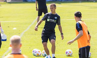Seitenwechsel: Der ehemalige SCP-Abwehrchef Uwe Hünemeier ist nun als Co-Trainer für Paderborn im Einsatz. - Oliver Krato Seitenwechsel: Der ehemalige SCP-Abwehrchef Uwe Hünemeier ist nun als Co-Trainer für Paderborn im Einsatz. - Oliver Krato