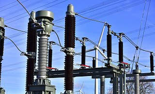 Zu einem Stromausfall in Teilen von Schloß Neuhaus und Senenlager ist es am Sonntag (4. Februar) nach einem Kurzschluss in einer 20.000-Volt-Leitung vom Umspannwerk Elsen (Symbolfoto) aus gekommen. - Westfalen Weser Zu einem Stromausfall in Teilen von Schloß Neuhaus und Senenlager ist es am Sonntag (4. Februar) nach einem Kurzschluss in einer 20.000-Volt-Leitung vom Umspannwerk Elsen (Symbolfoto) aus gekommen. - Westfalen Weser