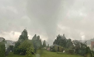Das Bild zeigt den Tornado vom Altensenner Weg aus, fotografiert von Joel Gößling, am 20. Mai. - Joel Gößling Das Bild zeigt den Tornado vom Altensenner Weg aus, fotografiert von Joel Gößling, am 20. Mai. - Joel Gößling