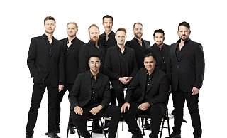 Die australischen Ten Tenors feiern in Beverungen ihre 30-jähriges Bühnenjubiläum. - Dylan Evans Die australischen Ten Tenors feiern in Beverungen ihre 30-jähriges Bühnenjubiläum. - Dylan Evans