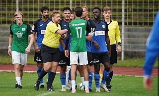 Der SC Herford ließ dem TSV Oerlinghausen keine Chance. Bei manch einer Entscheidung des Schiedrichters gab es durchaus Diskussionsbedarf. - Yvonne Gottschlich Der SC Herford ließ dem TSV Oerlinghausen keine Chance. Bei manch einer Entscheidung des Schiedrichters gab es durchaus Diskussionsbedarf. - Yvonne Gottschlich