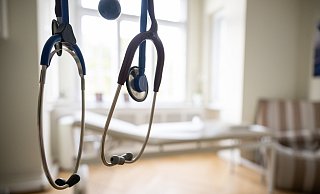 Der Kassenärzte-Chef beklagt Gewalt in deutschen Praxen. Ein aggressives Verhalten und Ungeduld seitens der Patienten erleben Ärzte in Einzelfällen auch im Kreis Paderborn. - Sebastian Gollnow Der Kassenärzte-Chef beklagt Gewalt in deutschen Praxen. Ein aggressives Verhalten und Ungeduld seitens der Patienten erleben Ärzte in Einzelfällen auch im Kreis Paderborn. - Sebastian Gollnow