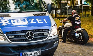 Auch beim Clubheim der Hells Angels Bielefeld an der Erpestraße tauchte die Polizei auf und durchsuchte die Räumlichkeiten. - Christian Mathiesen Auch beim Clubheim der Hells Angels Bielefeld an der Erpestraße tauchte die Polizei auf und durchsuchte die Räumlichkeiten. - Christian Mathiesen