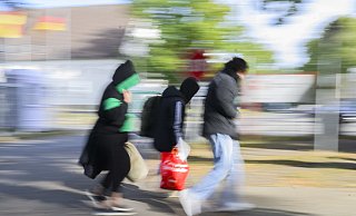 Geflüchtete Menschen - das Thema Migration wird aktuell wieder sehr strittig diskutiert. - Julian Stratenschulte/dpa Geflüchtete Menschen - das Thema Migration wird aktuell wieder sehr strittig diskutiert. - Julian Stratenschulte/dpa