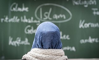 Radikalislamische Umtriebe an einer Schule in Neuss haben auch hierzulande für Aufsehen gesorgt. Dem Staatsschutz nach hat sich ein gleichwertiger Fall im Kreis Gütersloh bislang nicht ereignet. Foto: Frank Rumpenhorst/dpa +++ dpa-Bildfunk +++ - Frank Rumpenhorst Radikalislamische Umtriebe an einer Schule in Neuss haben auch hierzulande für Aufsehen gesorgt. Dem Staatsschutz nach hat sich ein gleichwertiger Fall im Kreis Gütersloh bislang nicht ereignet. Foto: Frank Rumpenhorst/dpa +++ dpa-Bildfunk +++ - Frank Rumpenhorst