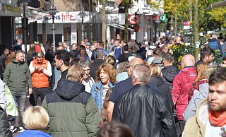 Zehntausende Besucher kamen zum Start der Michaeliswoche in die Gütersloher Innenstadt. - Jens Dünhölter Zehntausende Besucher kamen zum Start der Michaeliswoche in die Gütersloher Innenstadt. - Jens Dünhölter