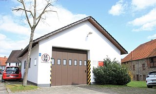 Zu eng für Fahrzeug und Feuerwehrleute: Das alte Feuerwehrgerötehaus in Entrup. - David Schellenberg Zu eng für Fahrzeug und Feuerwehrleute: Das alte Feuerwehrgerötehaus in Entrup. - David Schellenberg