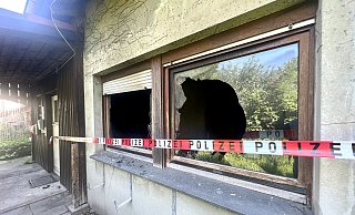 Die Polizei hat das beschädigte Gebäude am Widenlübberts Weg in Gütersloh beschlagnahmt. - Wolfgang Wotke Die Polizei hat das beschädigte Gebäude am Widenlübberts Weg in Gütersloh beschlagnahmt. - Wolfgang Wotke