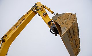 Die frühere Fläche von Möbel Boss, auf dem die Geschwister-Scholl-Realschule einen Neubau erhält, soll erst im Jahr 2026 abgerissen werden. - Symbolbild: dpa Die frühere Fläche von Möbel Boss, auf dem die Geschwister-Scholl-Realschule einen Neubau erhält, soll erst im Jahr 2026 abgerissen werden. - Symbolbild: dpa