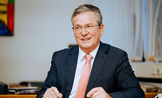 Michael Dreier war bei der Kommunalwahl 2020 mit 52 Prozent der Stimmen als Bürgermeister wiedergewählt worden. - Besim Mazhiqi Michael Dreier war bei der Kommunalwahl 2020 mit 52 Prozent der Stimmen als Bürgermeister wiedergewählt worden. - Besim Mazhiqi
