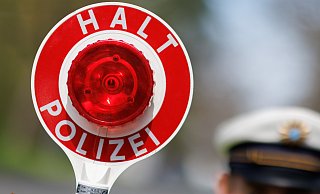 Am Karfreitag kontrollierte vor allem auf der B61 die Geschwindigkeit. Für zahlreiche Temposünder hat das nun ein Nachspiel. - (Symbolbild): Dpa Am Karfreitag kontrollierte vor allem auf der B61 die Geschwindigkeit. Für zahlreiche Temposünder hat das nun ein Nachspiel. - (Symbolbild): Dpa