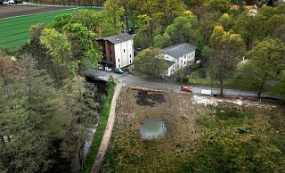 Auf dem inzwischen abgeräumten Gelände im Winkel zwischen der Dalke und der Straße Am Parkbad in Gütersloh soll eine neue Wohnanlage für junge Senioren entstehen. - Andreas Frücht Auf dem inzwischen abgeräumten Gelände im Winkel zwischen der Dalke und der Straße Am Parkbad in Gütersloh soll eine neue Wohnanlage für junge Senioren entstehen. - Andreas Frücht