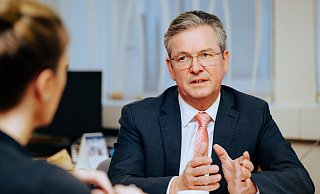 Paderborns Bürgermeister Michael Dreier im Interview mit Viktoria Bartsch, Leiterin der NW-Lokalredaktion. - BESIM MAZHIQI Paderborns Bürgermeister Michael Dreier im Interview mit Viktoria Bartsch, Leiterin der NW-Lokalredaktion. - BESIM MAZHIQI