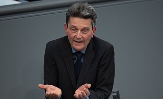 Rolf Mützenich, Fraktionsvorsitzender der SPD, steht für jüngste Aussagen in der Kritik. - Jonathan Penschek Rolf Mützenich, Fraktionsvorsitzender der SPD, steht für jüngste Aussagen in der Kritik. - Jonathan Penschek