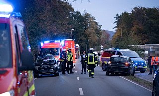 Beide Pkw waren nicht mehr fahrbereit. Sie wurden abgeschleppt. - NW Beide Pkw waren nicht mehr fahrbereit. Sie wurden abgeschleppt. - NW