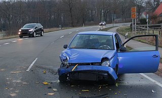 Der VW wurde stark beschädigt. - Polizei Minden-Lübbecke Der VW wurde stark beschädigt. - Polizei Minden-Lübbecke