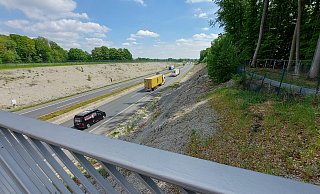 Die Böschung an der A33-Anschlussstelle Borgholzhausen ist an der Brücke Oldendorfer Straße abgerutscht. - Claus Meyer Die Böschung an der A33-Anschlussstelle Borgholzhausen ist an der Brücke Oldendorfer Straße abgerutscht. - Claus Meyer