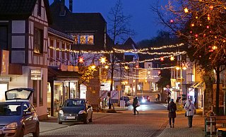 Weihnachtsbeleuchtung soll es auch in diesem Jahr in Oerlinghausen geben - aber weniger, als es vor zwei Jahren war. - Martin Düsterberg Weihnachtsbeleuchtung soll es auch in diesem Jahr in Oerlinghausen geben - aber weniger, als es vor zwei Jahren war. - Martin Düsterberg