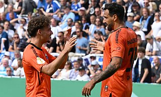Aaron Zehnter (l.) wird trotz Länderspiel-Belastungen in Münster in der Paderborner Startelf stehen. Adriano Grimaldi hofft gegen seinen Ex-Klub ebenfalls auf einen Einsatz. - dpa Aaron Zehnter (l.) wird trotz Länderspiel-Belastungen in Münster in der Paderborner Startelf stehen. Adriano Grimaldi hofft gegen seinen Ex-Klub ebenfalls auf einen Einsatz. - dpa
