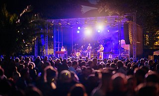 Beim Parkfestival in Bad Lippspringe war es im vergangenen Jahr rappelvoll. Diesmal gibt es auch viele Höhepunkte. - BESIM MAZHIQI Beim Parkfestival in Bad Lippspringe war es im vergangenen Jahr rappelvoll. Diesmal gibt es auch viele Höhepunkte. - BESIM MAZHIQI