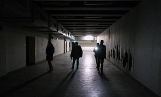 Dunkle Flure unter dem Kesselbrink lassen eine gewisse apokalyptische Stimmung aufkommen. Der riesige Schutzbunker wurde vor Jahren sogar als Sporthalle genutzt. - Foto: Andreas Zobe/NW Dunkle Flure unter dem Kesselbrink lassen eine gewisse apokalyptische Stimmung aufkommen. Der riesige Schutzbunker wurde vor Jahren sogar als Sporthalle genutzt. - Foto: Andreas Zobe/NW