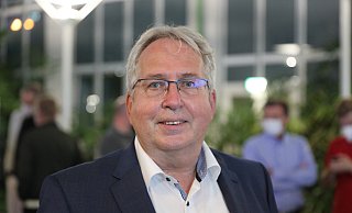 Landrat Jürgen Müller (SPD) findet, dass nach wie vor Zahlen, Daten und Fakten fehlen, die die Notwendigkeit eines Neubaus belegen. - Ulf Hanke Landrat Jürgen Müller (SPD) findet, dass nach wie vor Zahlen, Daten und Fakten fehlen, die die Notwendigkeit eines Neubaus belegen. - Ulf Hanke