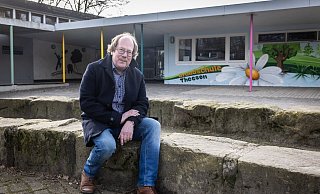 Auch an der Grundschule Theesen müssen aufgrund fehlender Plätze sogar Kinder aus dem wohnortnahen Einzugsbereich abgewiesen werden. Bezirksbürgermeister Mike Bartels will jetzt mit einem unbürokratischen Vorschlag Abhilfe schaffen. - NW Auch an der Grundschule Theesen müssen aufgrund fehlender Plätze sogar Kinder aus dem wohnortnahen Einzugsbereich abgewiesen werden. Bezirksbürgermeister Mike Bartels will jetzt mit einem unbürokratischen Vorschlag Abhilfe schaffen. - NW