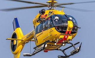 Ein Rettungshubschrauber war am Freitagmittag im Kreis Gütersloh im Einsatz. Ein Lkw-Fahrer lief zu Fuß auf die Straße und kollidierte mit einem Auto. - Symbolbild/dpa Ein Rettungshubschrauber war am Freitagmittag im Kreis Gütersloh im Einsatz. Ein Lkw-Fahrer lief zu Fuß auf die Straße und kollidierte mit einem Auto. - Symbolbild/dpa