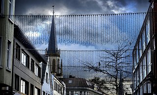 Nachts wird Gütersloh seine Beleuchtung in den Straßen für mehrere Stunden ausschalten. Die Weihnachtsbeleuchtung in der Innenstadt soll aber bleiben. - Andreas Fruecht Nachts wird Gütersloh seine Beleuchtung in den Straßen für mehrere Stunden ausschalten. Die Weihnachtsbeleuchtung in der Innenstadt soll aber bleiben. - Andreas Fruecht
