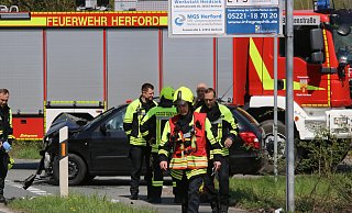 Bei einem schweren Verkehrsunfall auf der Lockhauser Straße wurden zwei Menschen leicht verletzt. Für die Dauer der Unfallaufnahme wurde die Lockhauser Straße komplett gesperrt. - Claus Frickemeier Bei einem schweren Verkehrsunfall auf der Lockhauser Straße wurden zwei Menschen leicht verletzt. Für die Dauer der Unfallaufnahme wurde die Lockhauser Straße komplett gesperrt. - Claus Frickemeier