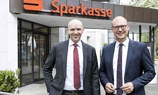 Die Sparkassen-Vorstände Matthias Paschke (l.) und Markus Krawietz stellten die Bilanz für das Jahr 2022 vor. - Daniel Hermann Die Sparkassen-Vorstände Matthias Paschke (l.) und Markus Krawietz stellten die Bilanz für das Jahr 2022 vor. - Daniel Hermann