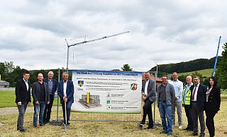 Michael Scholle (1. Beigeordneter, v. l.), Sebastian Menne (Betriebsleiter Abwasserwerk), Thomas Arens (Betriebsausschuss-Vorsitzender Abwasserwerk), Bürgermeister Burkhard Deppe, MdL Mattias Goeken, Thomas Adden (Leiter der Kläranlage), vom Ingenieurbüro Danjes: René Sinne (Projektleiter Bau), Hagen Grollmisch (Bauleiter), Frank Waermer (Projektleiter und Geschäftsführer), Rebecca Striewe (Projektleiterin Verfahrenstechnik) nehmen den Spatenstich vor. - Stadt Bad Driburg Michael Scholle (1. Beigeordneter, v. l.), Sebastian Menne (Betriebsleiter Abwasserwerk), Thomas Arens (Betriebsausschuss-Vorsitzender Abwasserwerk), Bürgermeister Burkhard Deppe, MdL Mattias Goeken, Thomas Adden (Leiter der Kläranlage), vom Ingenieurbüro Danjes: René Sinne (Projektleiter Bau), Hagen Grollmisch (Bauleiter), Frank Waermer (Projektleiter und Geschäftsführer), Rebecca Striewe (Projektleiterin Verfahrenstechnik) nehmen den Spatenstich vor. - Stadt Bad Driburg
