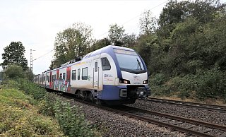 Die S5, die Reisende von Steinheim Richtung Paderborn und Hannover bringt, fuhr sehr schnell wieder regulär. Hier auf der Tansdev-Zug auf Höhe Oeynhausen. - David Schellenberg Die S5, die Reisende von Steinheim Richtung Paderborn und Hannover bringt, fuhr sehr schnell wieder regulär. Hier auf der Tansdev-Zug auf Höhe Oeynhausen. - David Schellenberg