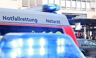 Schwerer Verkehrsunfall im Bielefelder Osten. Eine Radlerin wird dabei verletzt. - Jens Reichenbach Schwerer Verkehrsunfall im Bielefelder Osten. Eine Radlerin wird dabei verletzt. - Jens Reichenbach