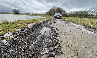 Der Weg "Im Köterbruch" war der letzte Rettungsweg beim Hochwasser und hat massiv gelitten. Er wird allerdings nicht saniert. - Nicole Sielermann Der Weg "Im Köterbruch" war der letzte Rettungsweg beim Hochwasser und hat massiv gelitten. Er wird allerdings nicht saniert. - Nicole Sielermann