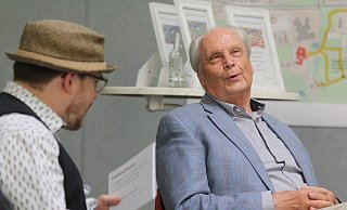 Sparkassen-Vorstand Matthias Paschke (v.l.), Moderator Michael Biesewinkel und Hans-Dieter Brüggemann im Gespräch. - Ulf Hanke Sparkassen-Vorstand Matthias Paschke (v.l.), Moderator Michael Biesewinkel und Hans-Dieter Brüggemann im Gespräch. - Ulf Hanke