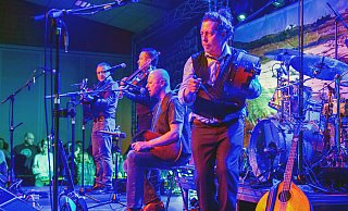 Die irische Folkband "The Liberties" begeisterte zuletzt 2019 das Hövelhofer Publikum. Danach kamen Corona und nun der Krieg in der Ukraine. - Ralph Meyer Die irische Folkband "The Liberties" begeisterte zuletzt 2019 das Hövelhofer Publikum. Danach kamen Corona und nun der Krieg in der Ukraine. - Ralph Meyer