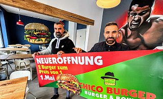 Burhan (l.) und Haydar Yilmaz betreiben ab dem 1. Mai Chico Burger an der Detmolder Straße. - Eike J. Horstmann Burhan (l.) und Haydar Yilmaz betreiben ab dem 1. Mai Chico Burger an der Detmolder Straße. - Eike J. Horstmann
