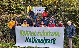 10.000 Unterschriften für einen Bürgerentscheid im Kreis Paderborn wollen die Akteurinnen und Akteure von Förderverein Nationalpark Senne-Eggegebirge, Bündnis 90/Die Grünen, SPD, NABU, BUND, Greenpeace, Naturwissenschaftlicher Verein, Pro Grün und Parents for Future sammeln. - Aktionsbündnis Egge 10.000 Unterschriften für einen Bürgerentscheid im Kreis Paderborn wollen die Akteurinnen und Akteure von Förderverein Nationalpark Senne-Eggegebirge, Bündnis 90/Die Grünen, SPD, NABU, BUND, Greenpeace, Naturwissenschaftlicher Verein, Pro Grün und Parents for Future sammeln. - Aktionsbündnis Egge
