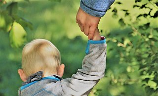 Kinder, die aus schwierigen Verhältnissen kommen, benötigen bei einer Pflegefamilie Geborgenheit und Sicherheit. - Fachdienst Kinder, die aus schwierigen Verhältnissen kommen, benötigen bei einer Pflegefamilie Geborgenheit und Sicherheit. - Fachdienst