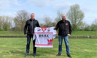 Tobias Schumacher (r.), 2. Vorsitzender des Herforder Eishockey Verein, stellt Michael Bielefeld als zukünftigen Cheftrainer der Ice Dragons vor. - Lars Fege Tobias Schumacher (r.), 2. Vorsitzender des Herforder Eishockey Verein, stellt Michael Bielefeld als zukünftigen Cheftrainer der Ice Dragons vor. - Lars Fege