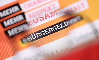 Das Bürgergeld soll zum 1. Januar eingeführt werden. Im Paderborner Jobcenter sind die Vorbereitungen in vollem Gange. - dpa/Karl-Josef Hildenbrand Das Bürgergeld soll zum 1. Januar eingeführt werden. Im Paderborner Jobcenter sind die Vorbereitungen in vollem Gange. - dpa/Karl-Josef Hildenbrand