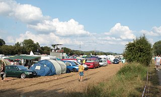 Zum Parken und Camping der Festival-Besucher benötigen die Veranstalter große Flächen, die ihnen Landwirte zur Verfügung stellen. - Christian Bendig Zum Parken und Camping der Festival-Besucher benötigen die Veranstalter große Flächen, die ihnen Landwirte zur Verfügung stellen. - Christian Bendig