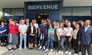 Ein Erinnerungsfoto an die Euro 2024: Das Team des Parkhotel in Bad Lippspringe gemeinsam mit der französischen Nationalmannschaft. - Best Western Premier Park Hotel & Spa Ein Erinnerungsfoto an die Euro 2024: Das Team des Parkhotel in Bad Lippspringe gemeinsam mit der französischen Nationalmannschaft. - Best Western Premier Park Hotel & Spa