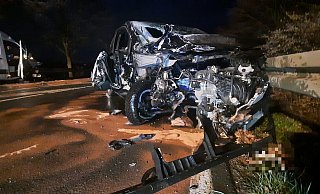 Ein Transporter und ein Kleinwagen stoßen auf der K46 bei Lüchtringen zusammen. - David Schellenberg Ein Transporter und ein Kleinwagen stoßen auf der K46 bei Lüchtringen zusammen. - David Schellenberg