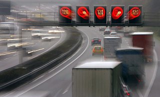 Auf der Strecke waren - so wie hier - nur 120 km/h erlaubt. - Jochen Lübke / picture-alliance/ dpa Auf der Strecke waren - so wie hier - nur 120 km/h erlaubt. - Jochen Lübke / picture-alliance/ dpa