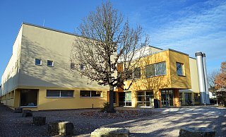 Im Familienbad Heepen ging es nicht sehr familientauglich zu. Die Polizei ermittelt gegen einen Angestellten des Bäderbetriebs. - NW Im Familienbad Heepen ging es nicht sehr familientauglich zu. Die Polizei ermittelt gegen einen Angestellten des Bäderbetriebs. - NW
