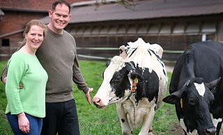 Das Landwirtspaar Andreas und Dennis Strothlüke und die Kühe auf dem Hof an der B61 stehen im Fokus bei einer Sondersendung im WDR. - Andreas Frücht Das Landwirtspaar Andreas und Dennis Strothlüke und die Kühe auf dem Hof an der B61 stehen im Fokus bei einer Sondersendung im WDR. - Andreas Frücht