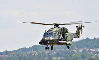 Ein Militärhubschrauber ist am 20. Februar in der Nähe von Espelkamp von einem Laser geblendet worden. Dieses Foto zeigt den Transporthubschrauber NH90, der vom Heer und der Marine genutzt wird. Symbolfoto: - IMAGO/Sven Eckelkamp Ein Militärhubschrauber ist am 20. Februar in der Nähe von Espelkamp von einem Laser geblendet worden. Dieses Foto zeigt den Transporthubschrauber NH90, der vom Heer und der Marine genutzt wird. Symbolfoto: - IMAGO/Sven Eckelkamp